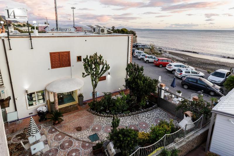 Beach Hotel 14Leoni b&b - image 17