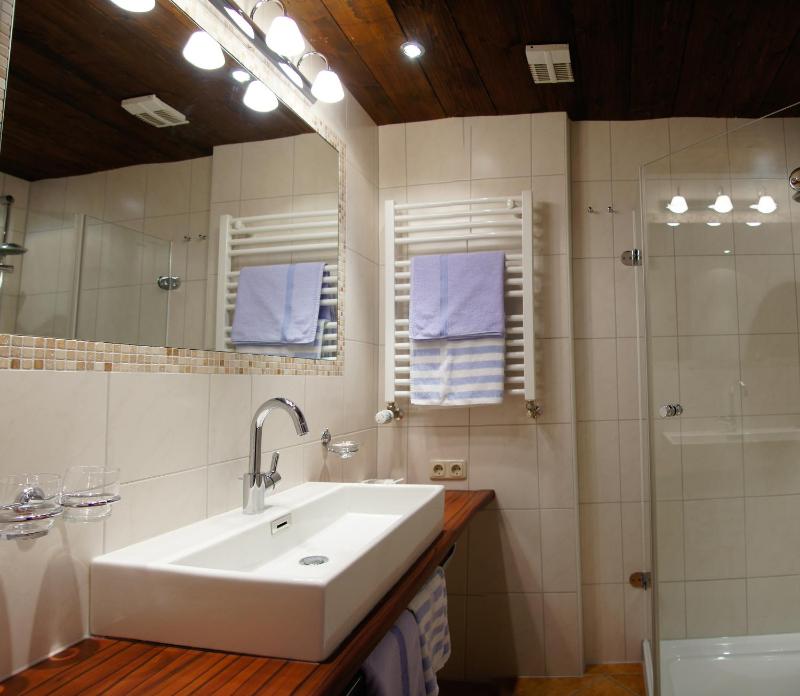 Triple Room with Kitchenette image 4