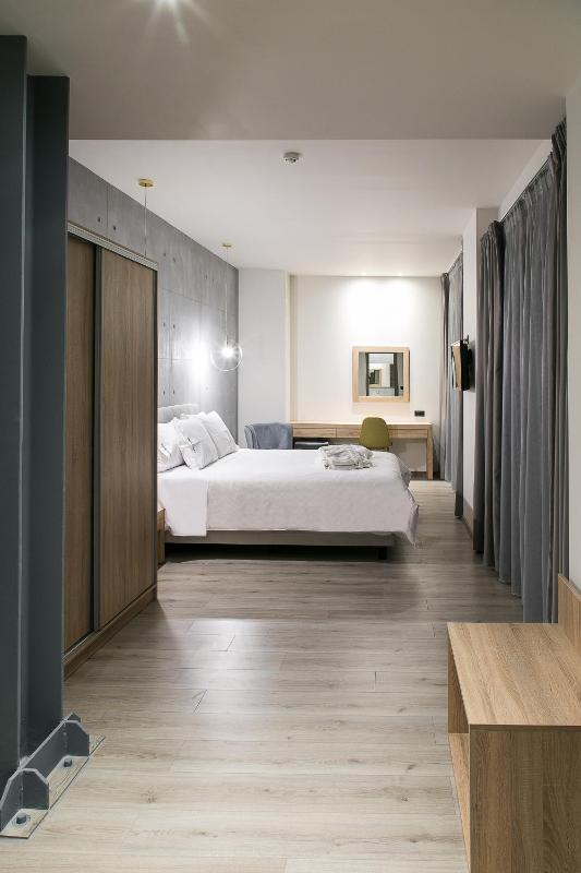 Standard Suite image 3
