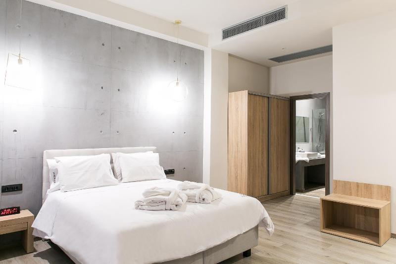 Superior Queen Room image 4