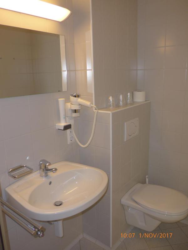 Double Room image 3