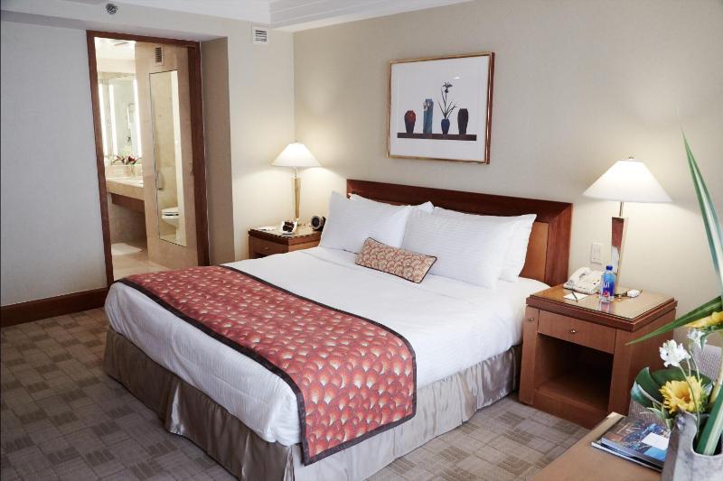 Superior King Room image 3