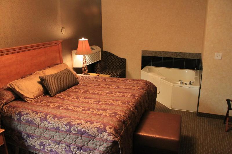 King Suite with Spa Bath image 2
