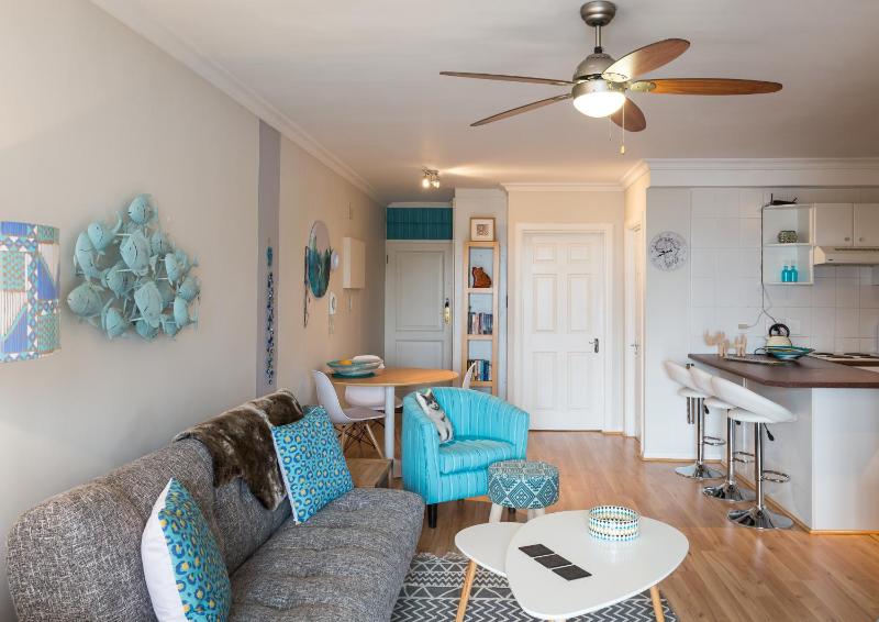 Studio Apartment - 14A Derwent Road image 2