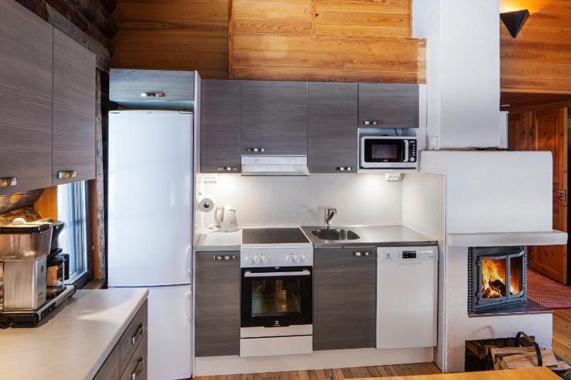 Three-Bedroom Cottage with Sauna image 3