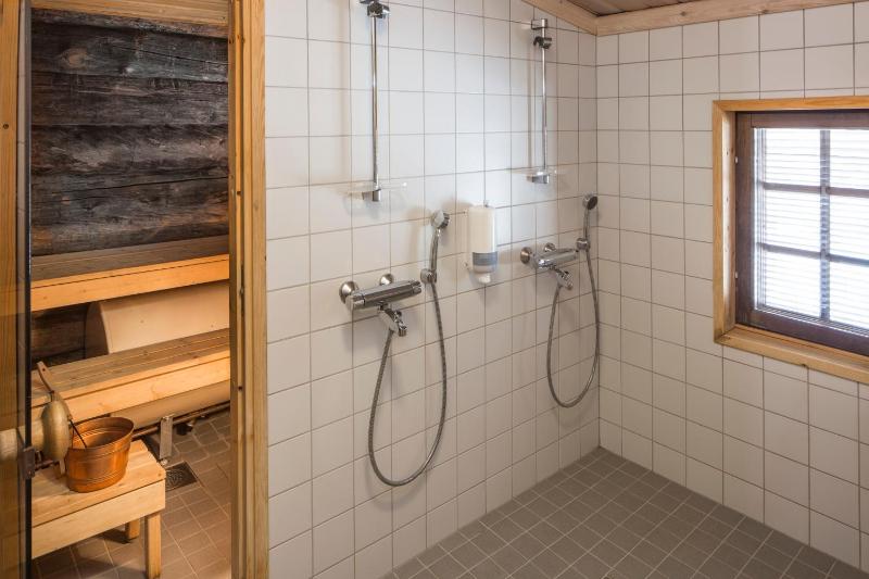 Three-Bedroom Cottage with Sauna image 1