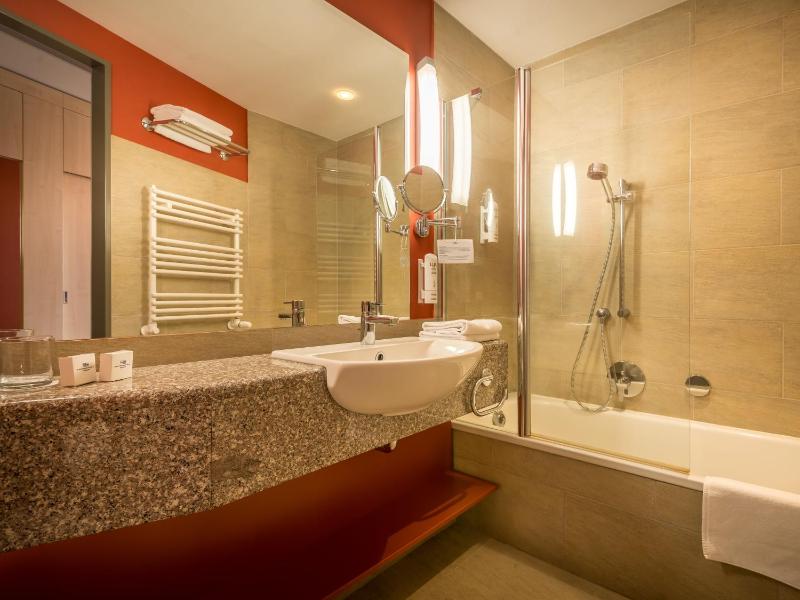 Deluxe Double Room image 3