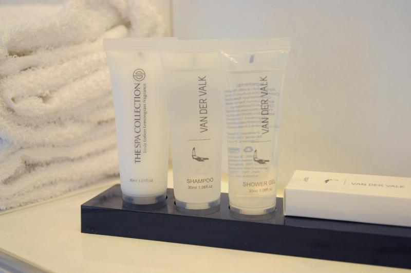 Standaard kamer met 2 aparte bedden – achterzijde hotel image 3