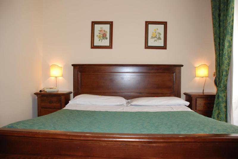 Quadruple Room image 4