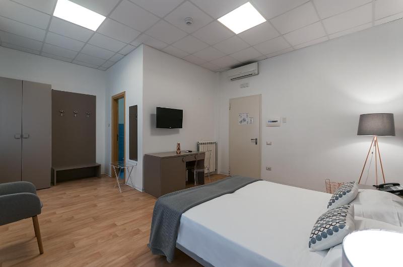 Standard Double Room image 3