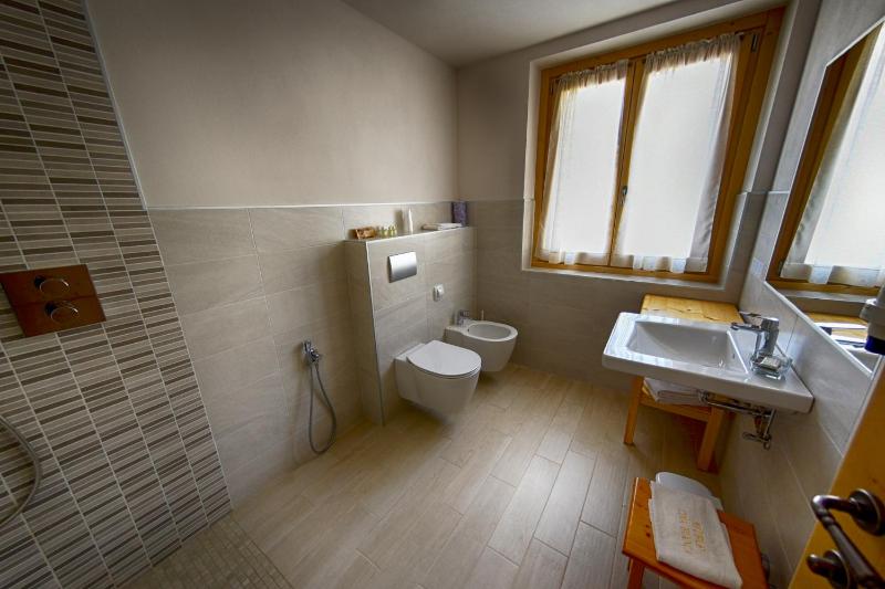 One-Bedroom Apartment image 3