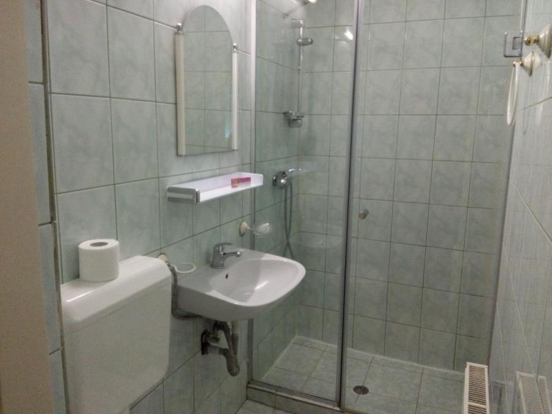 Single Room image 4