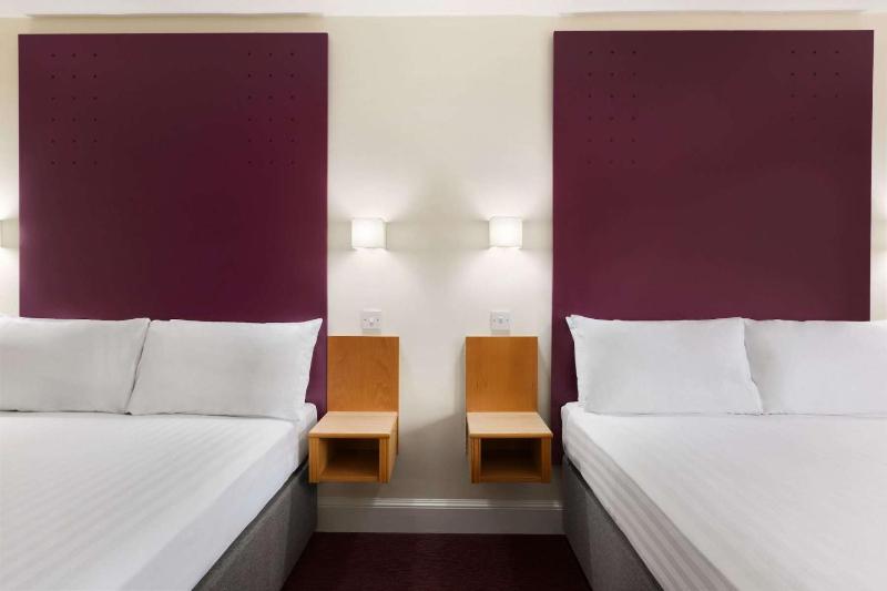 Double Room with Two Double Beds image 4