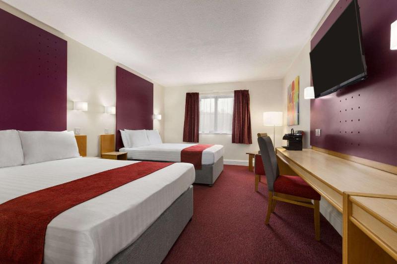 Double Room with Two Double Beds image 3