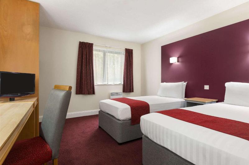 Twin Room - Disability Access image 4