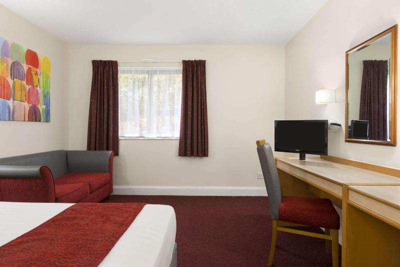 Double Room with Sofa Bed image 3