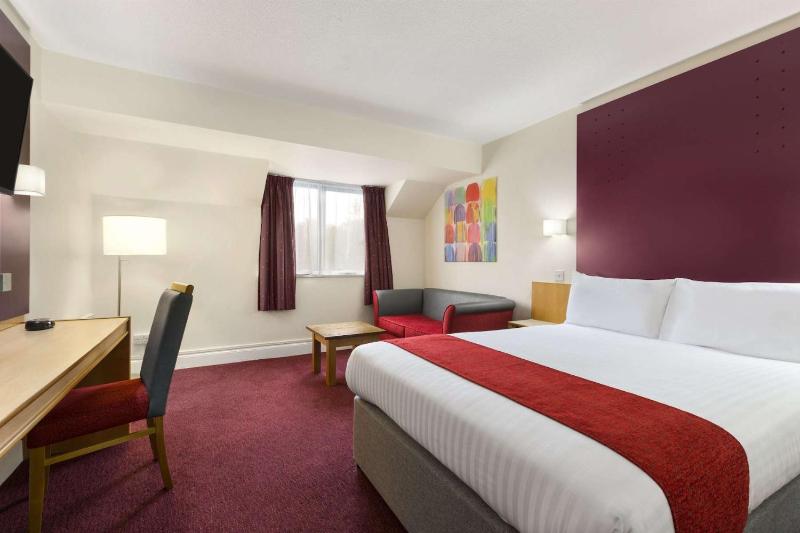 Double Room image 3