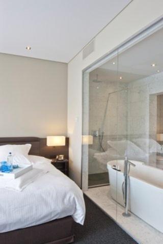 Deluxe Double Room with Terrace image 3