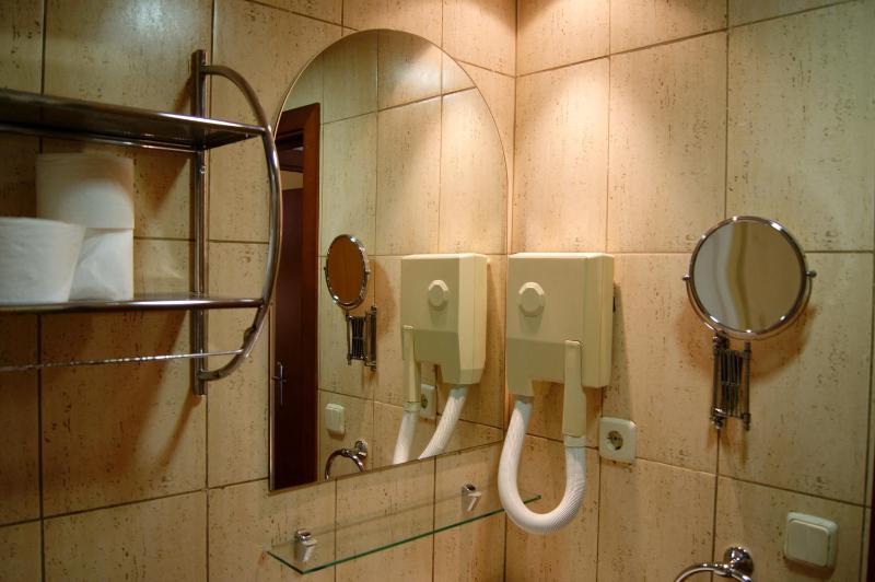 One-Bedroom Apartment image 3