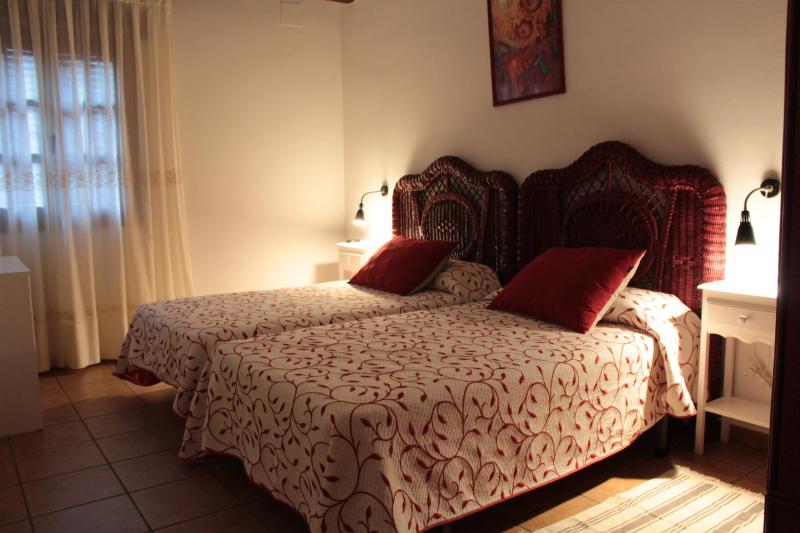 Twin Room image 3