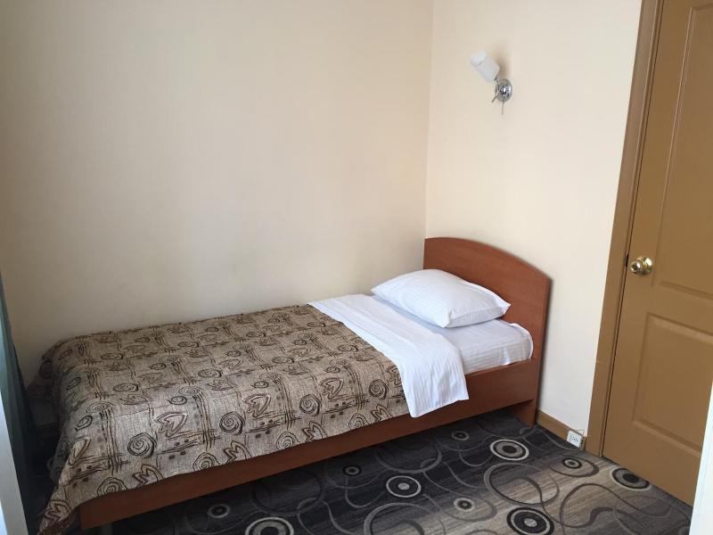 Standard Single Room image 3