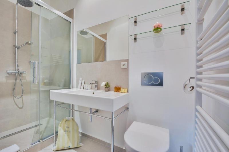 One-Bedroom Apartment image 1