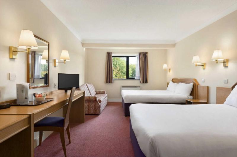 Double Room with Two Double Beds image 4