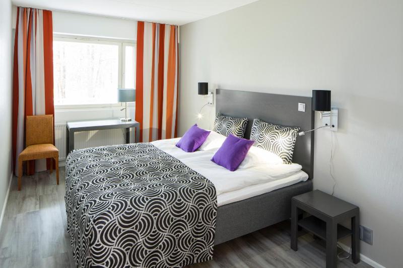 One-Bedroom Apartment - Main Building image 2