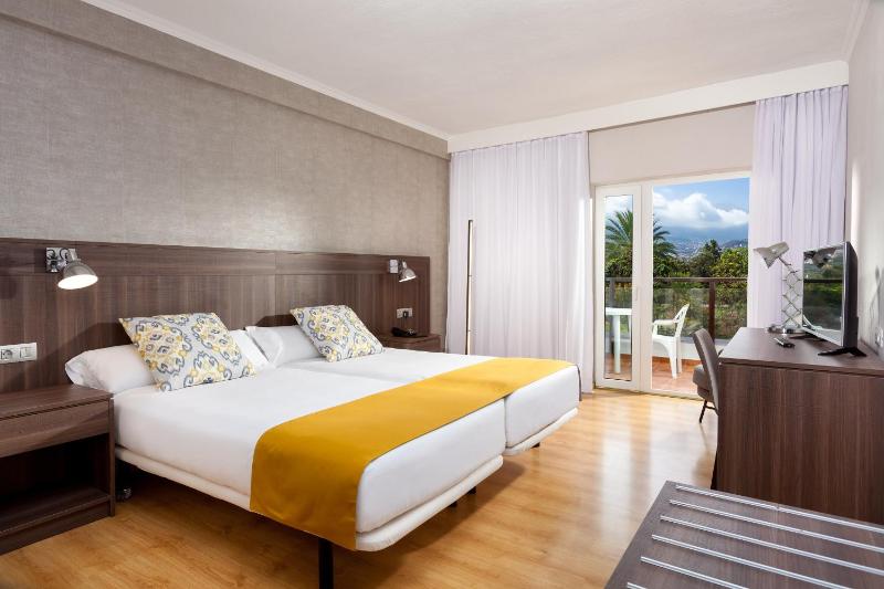 Double or Twin Room with Mountain View image 3