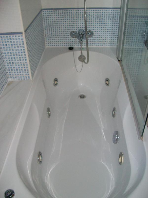 Standard One-Bedroom Apartment (1-2 Adults) image 3