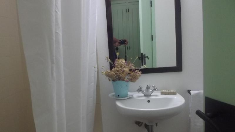 Twin Room image 3