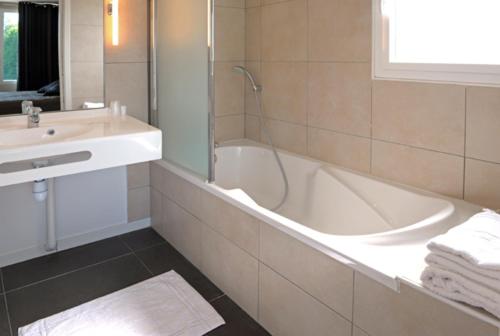 Comfort Twin Room image 2