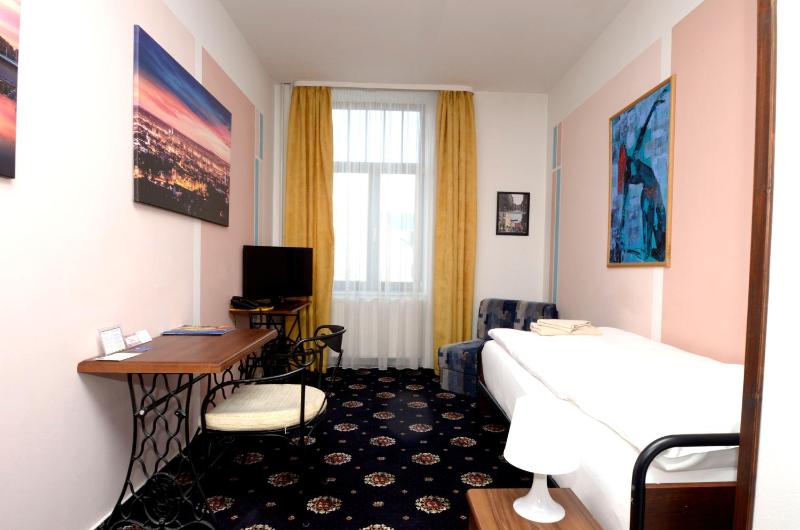Comfort Single Room image 4