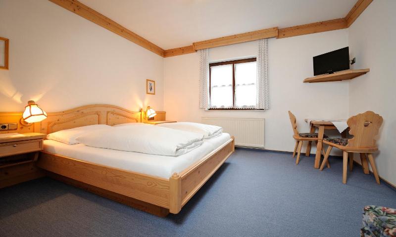 Double Room image 4