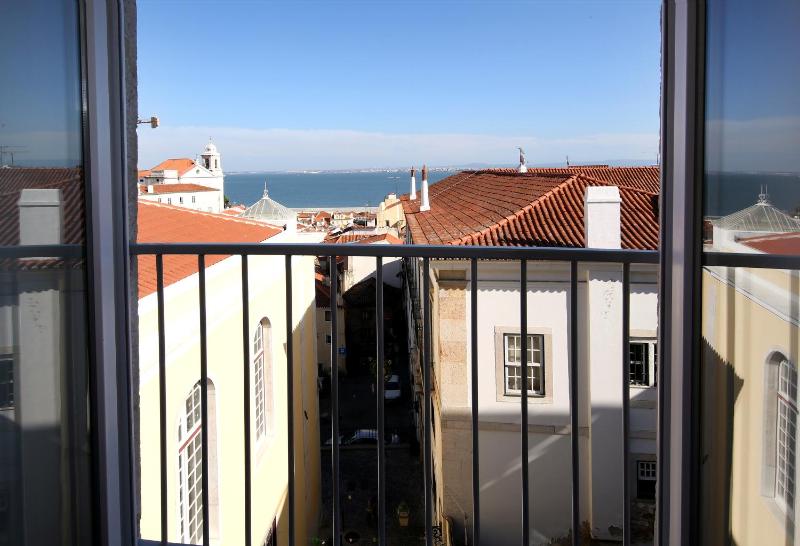 Double Room with River View image 3