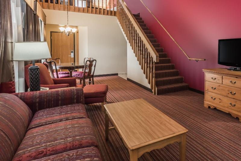 Loft Queen Suite with Sofa Bed - Non-Smoking image 2