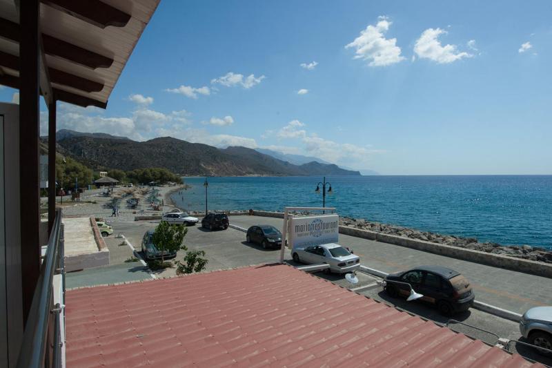 Standard Twin Room with Sea View image 2