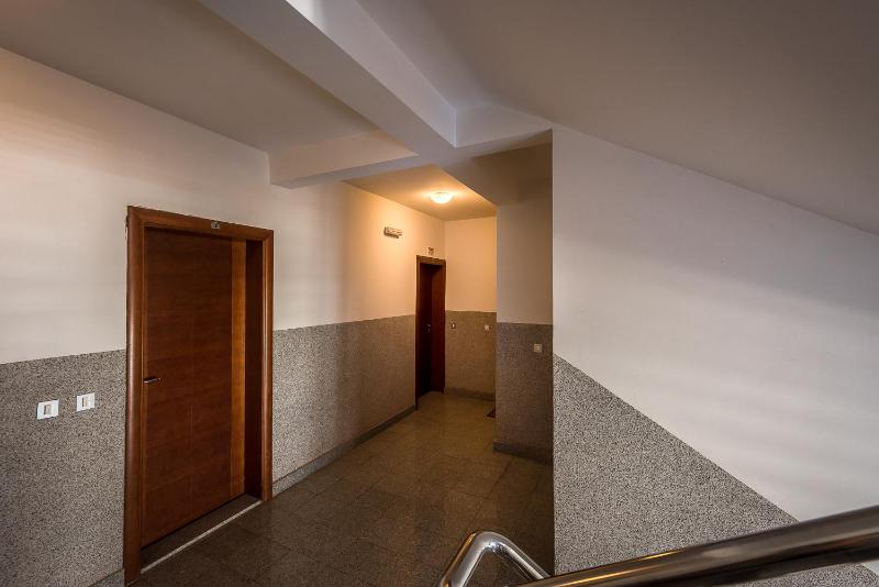 Three-Bedroom Apartment with Balcony image 2