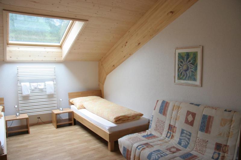 Standard Double Room with Shared Bathroom image 2