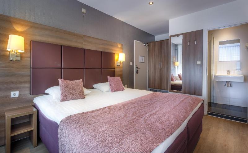 Standard Double Room image 2