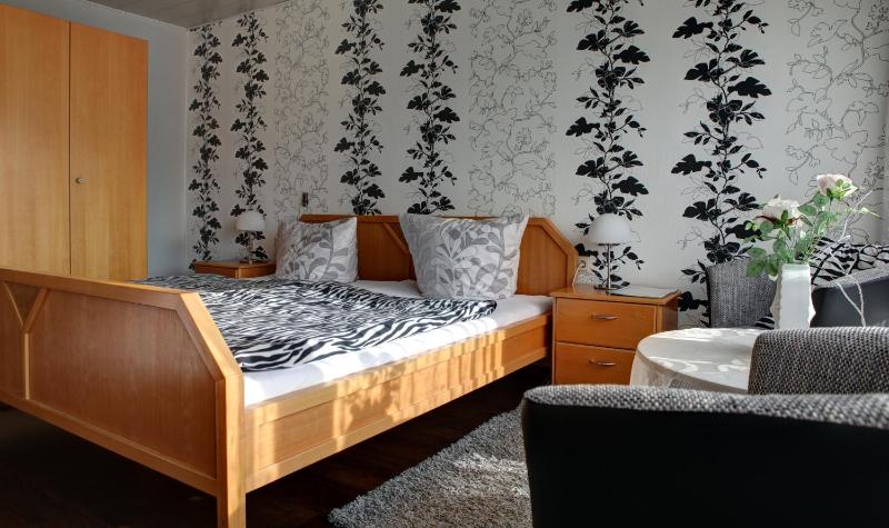 Double Room image 3