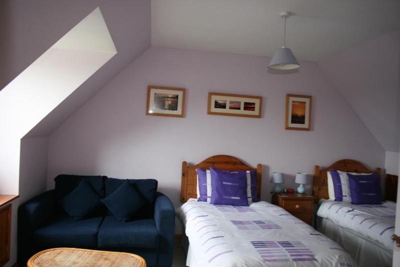 Twin Room with Private Bathroom image 1