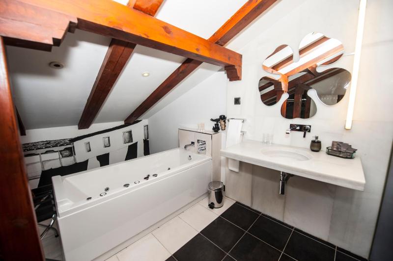 Double Room - Attic image 2