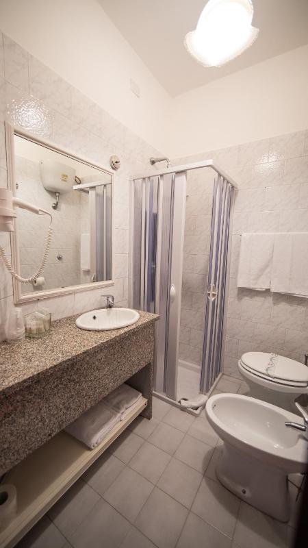 Standard Double Room image 3