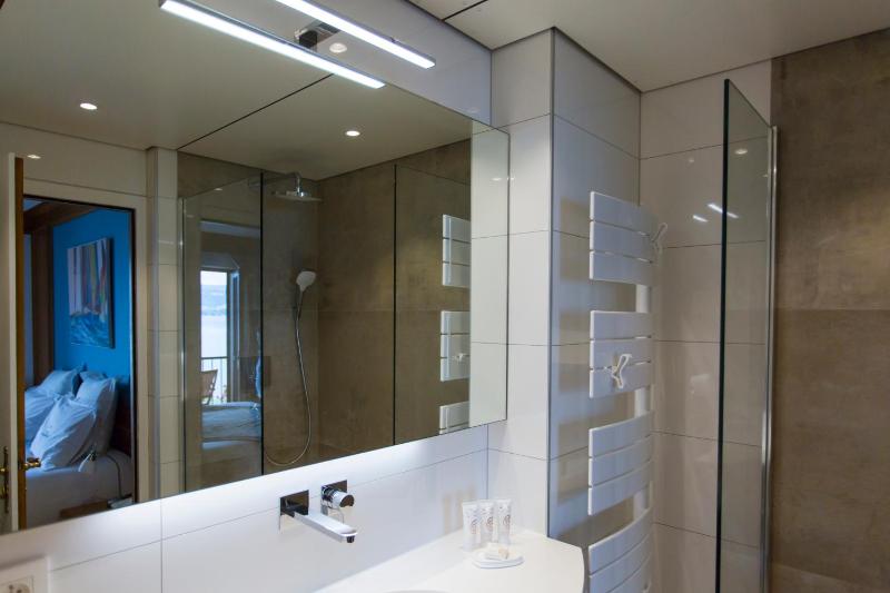 Superior Room with Lake View image 4