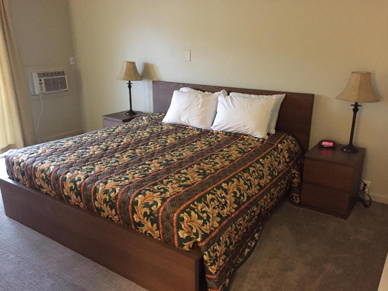 Deluxe King Room image 1