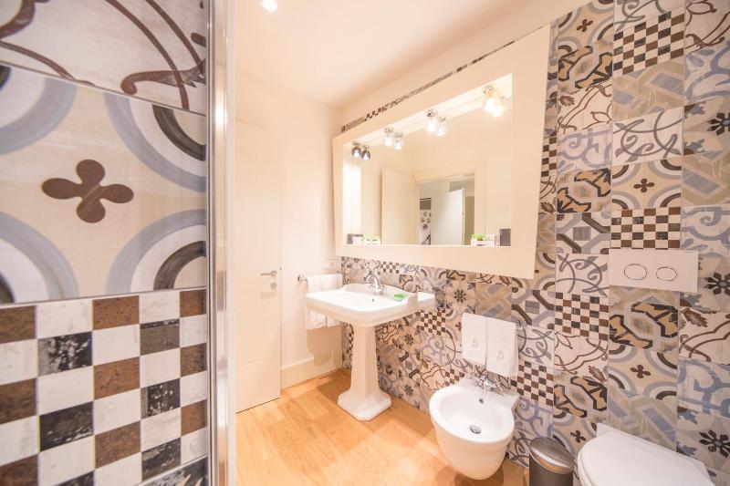 Deluxe Double or Twin Room image 4