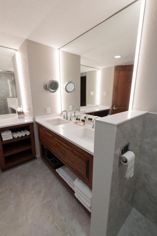 Executive Suite image 2