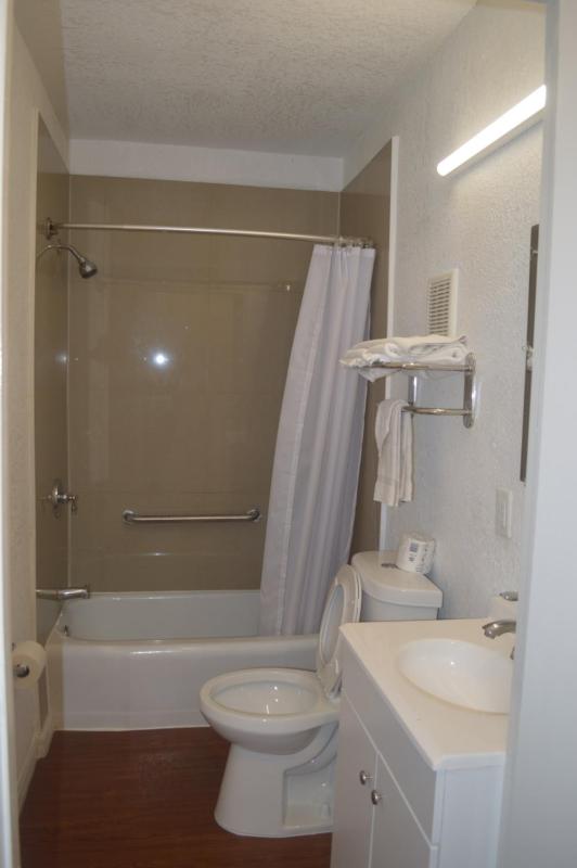 Standard Double Room image 3