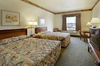 Queen Room with Two Queen Beds - Non-Smoking image 3